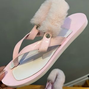 New ugg slippers with detachable fur